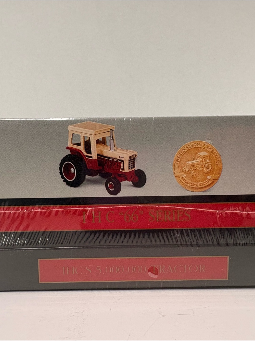 🚜 Ertl IHC '66 Series 5 Million Tractor Commemorative Edition #4590 – Sealed